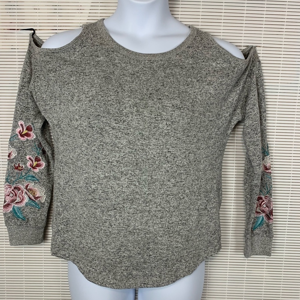 Alya floral embroidered sleeve cold shoulder marbled soft knit top Sz Small